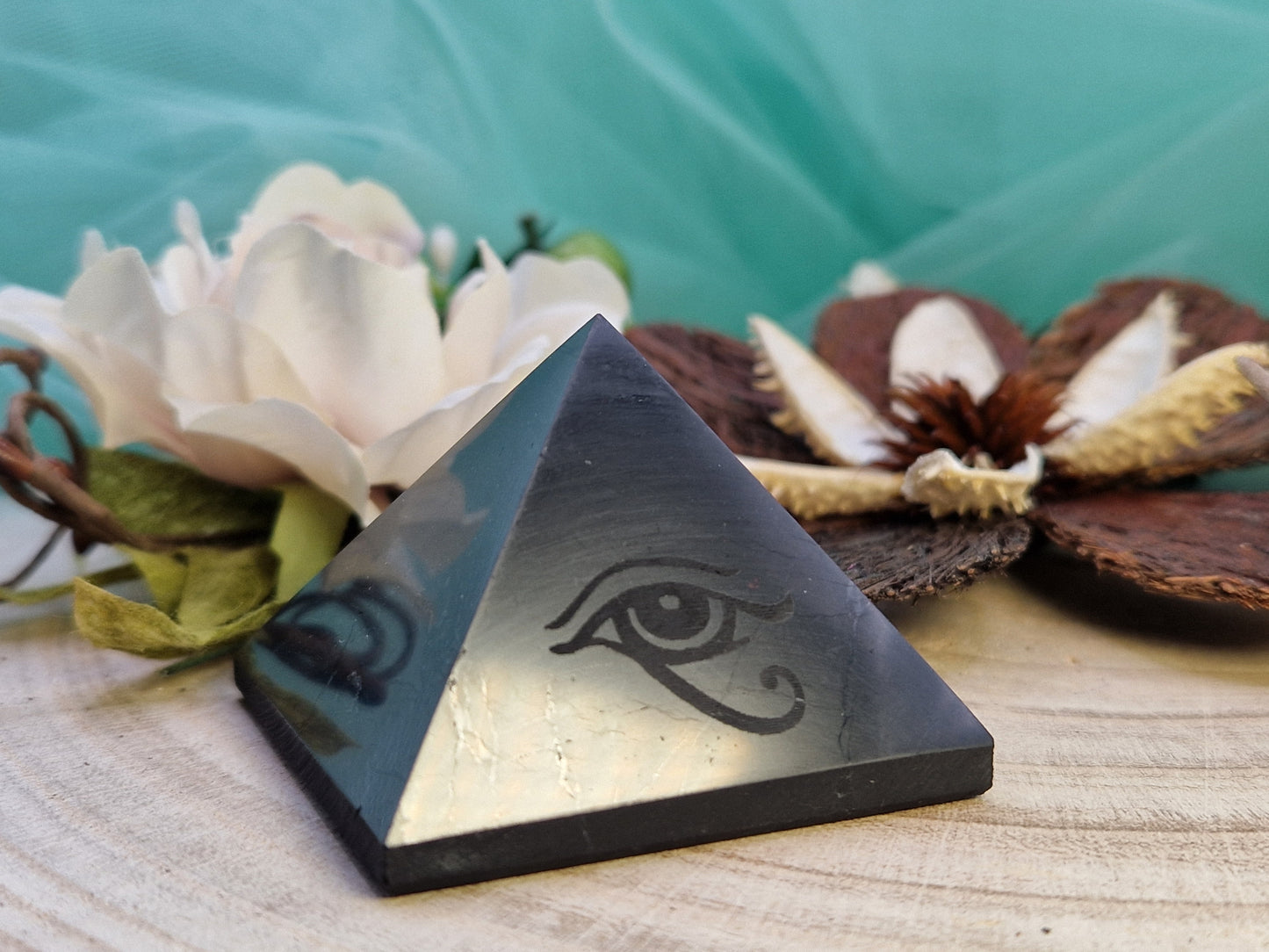 Piramide Shungite Occhio di Horus