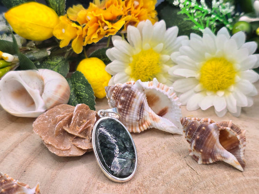 Ciondolo Serafinite naturale e argento