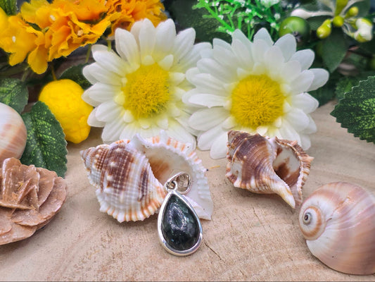 Ciondolo Serafinite naturale su argento