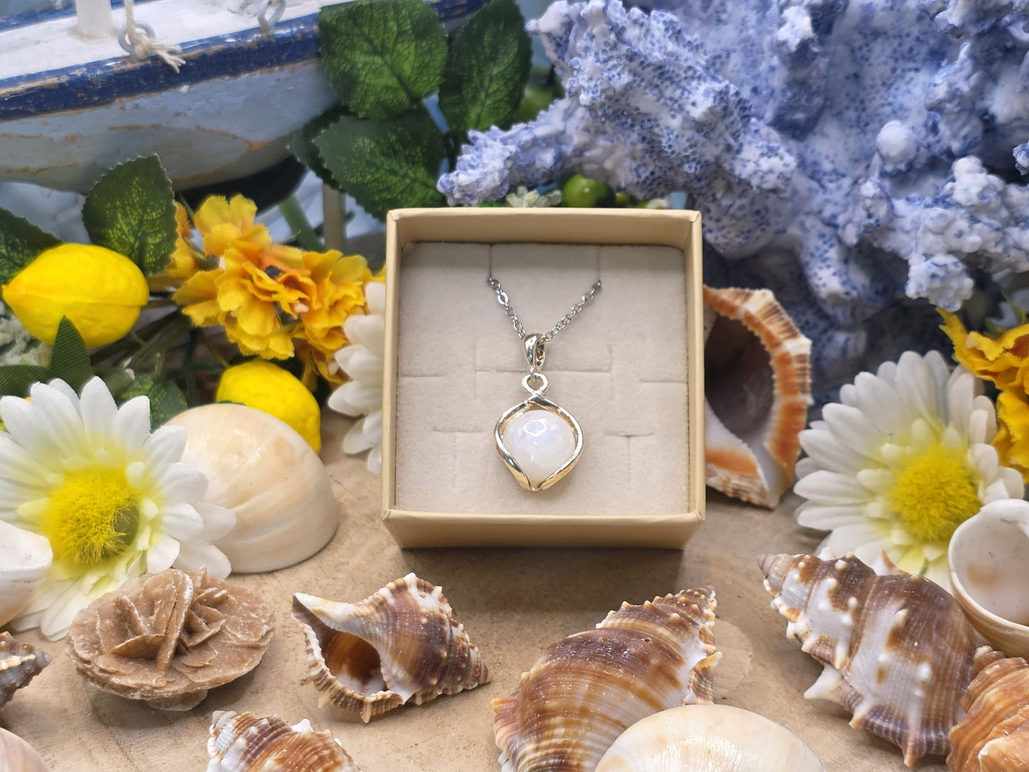Ciondolo in Labradorite bianca naturale e argento