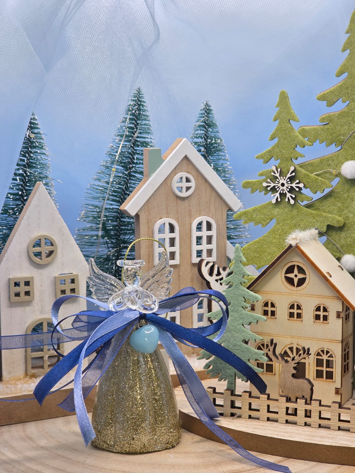 Figurina angioletto con ciondolo cuoricino pietra