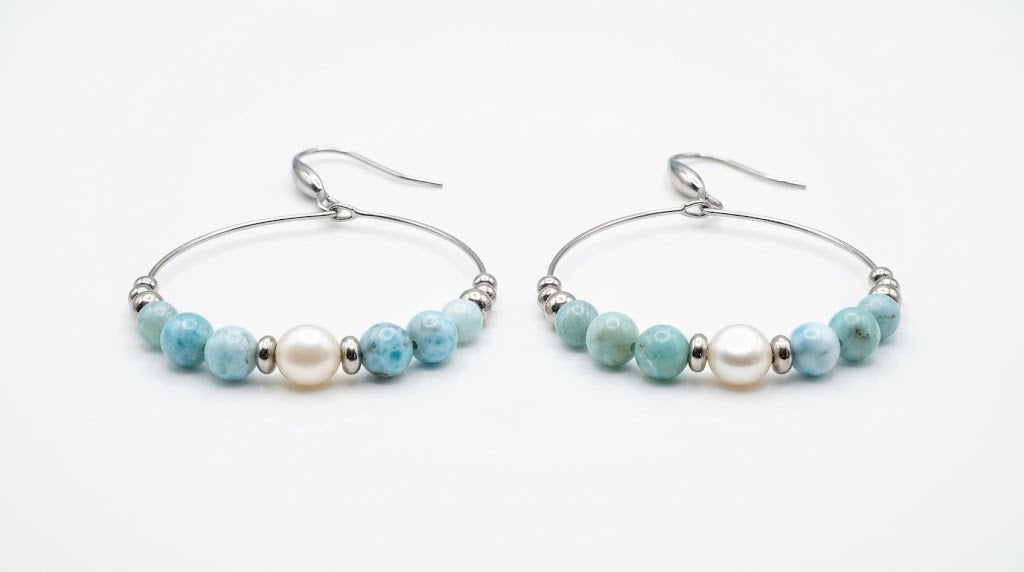Orecchini Larimar e Perla fondo bianco