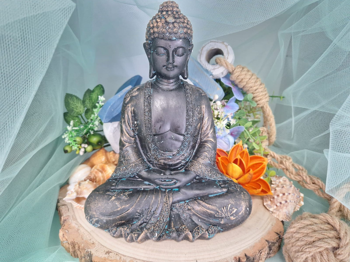 Statua Buddha in meditazione