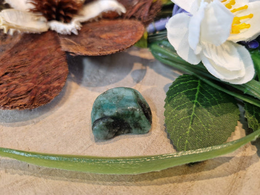 Smeraldo pietra naturale burattata