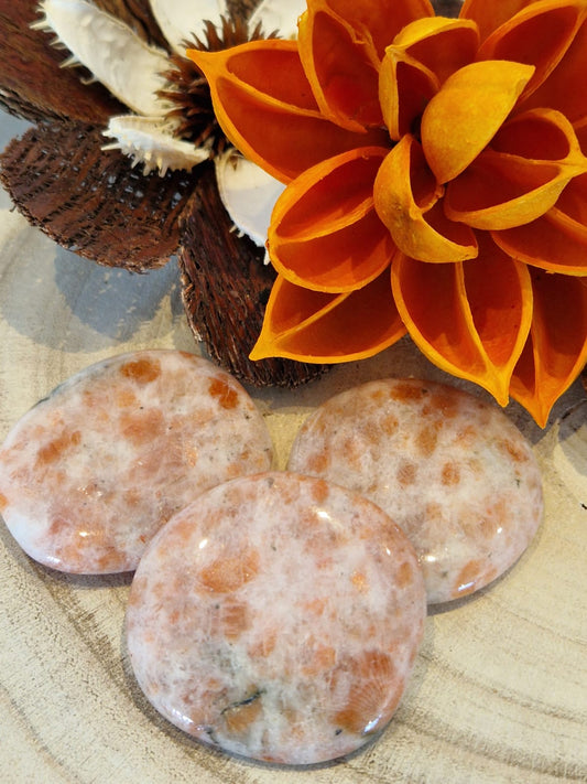 Smooth stone pietra del sole naturale