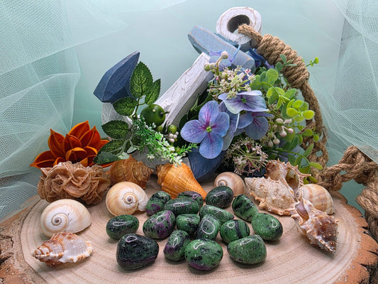 Zoisite con rubino pietra naturale burattata