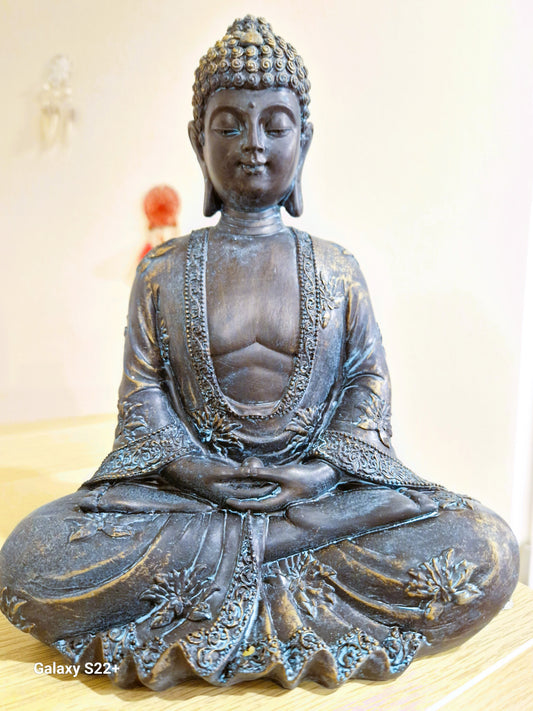 Statua Buddha in meditazione