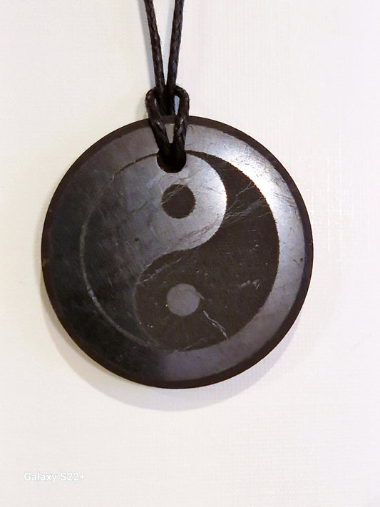 Ciondolo Yin/Yang shungite pietra naturale