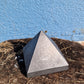 Shungite piramide in pietra naturale