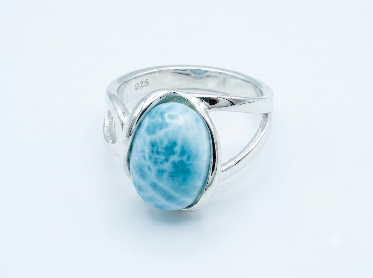 Anello grande in Larimar naturale su argento dettaglio