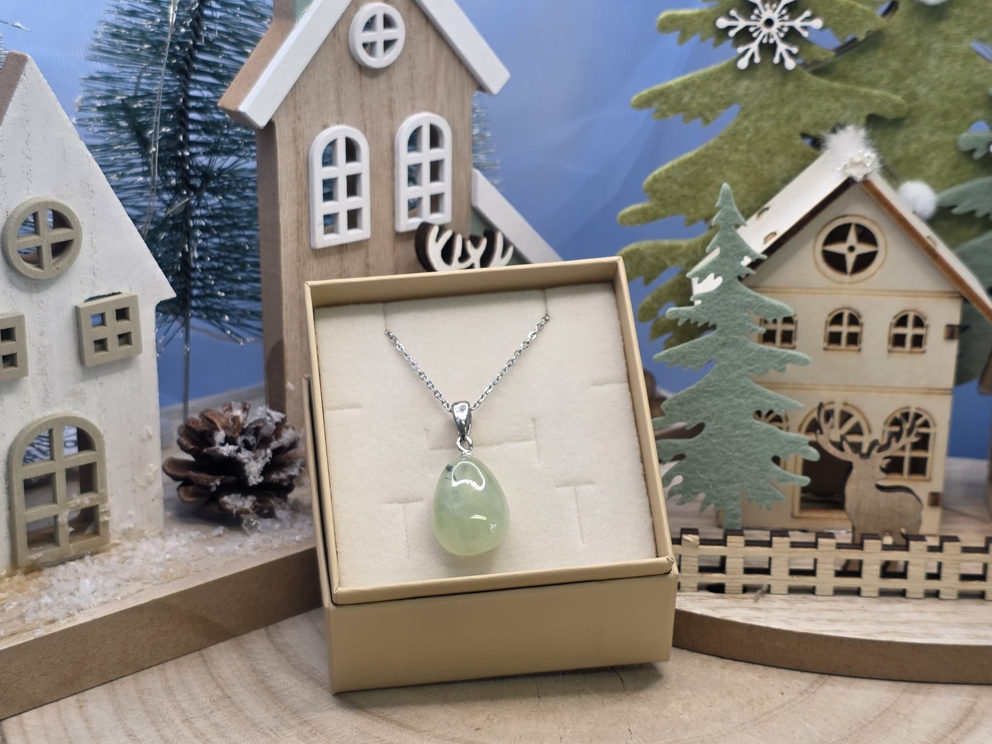 Ciondolo burattato Prehnite pietra naturale