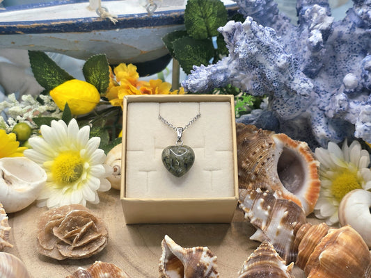 Ciondolo cuore Prehnite naturale