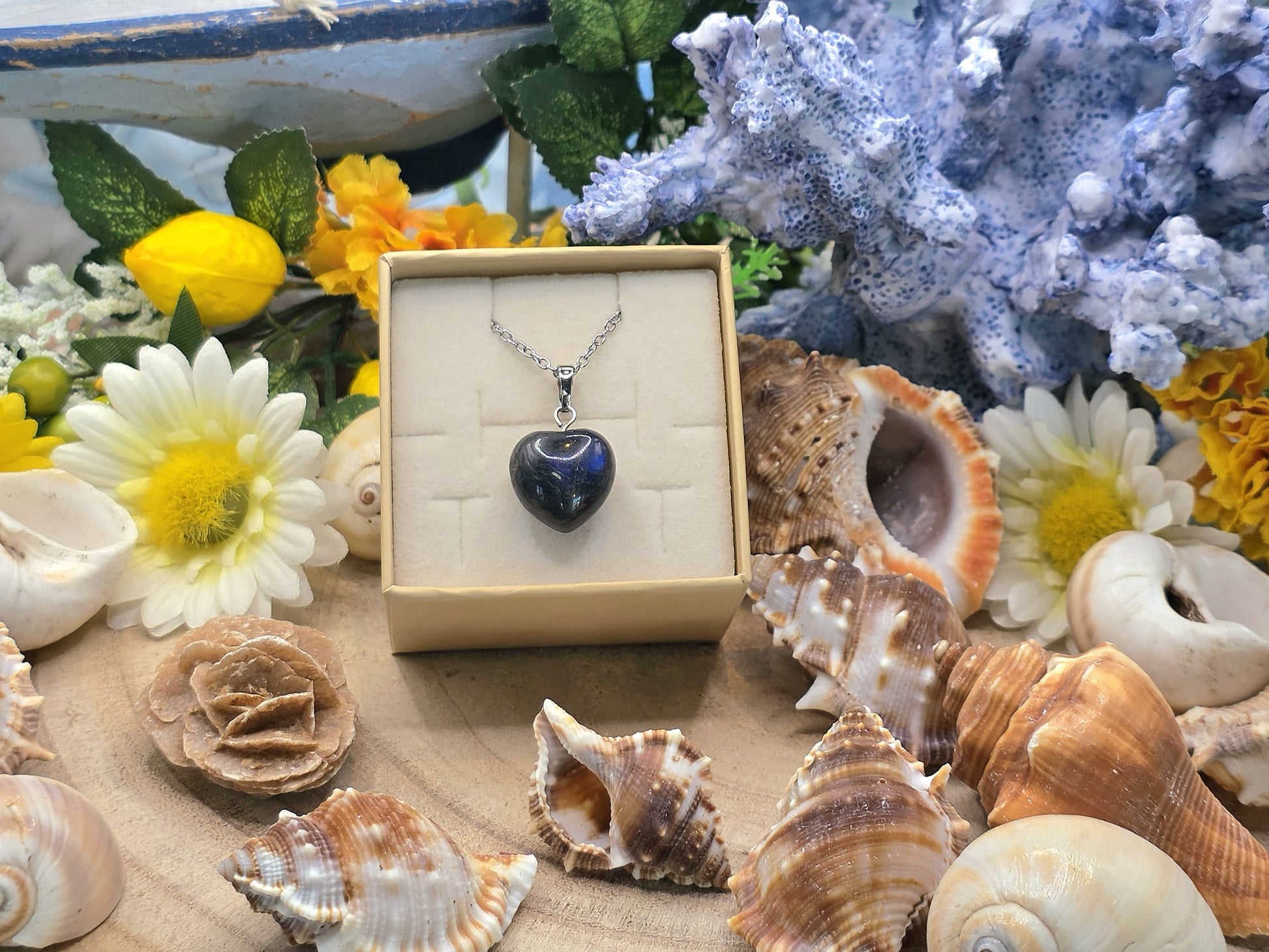 Ciondolo cuore in Labradorite naturale