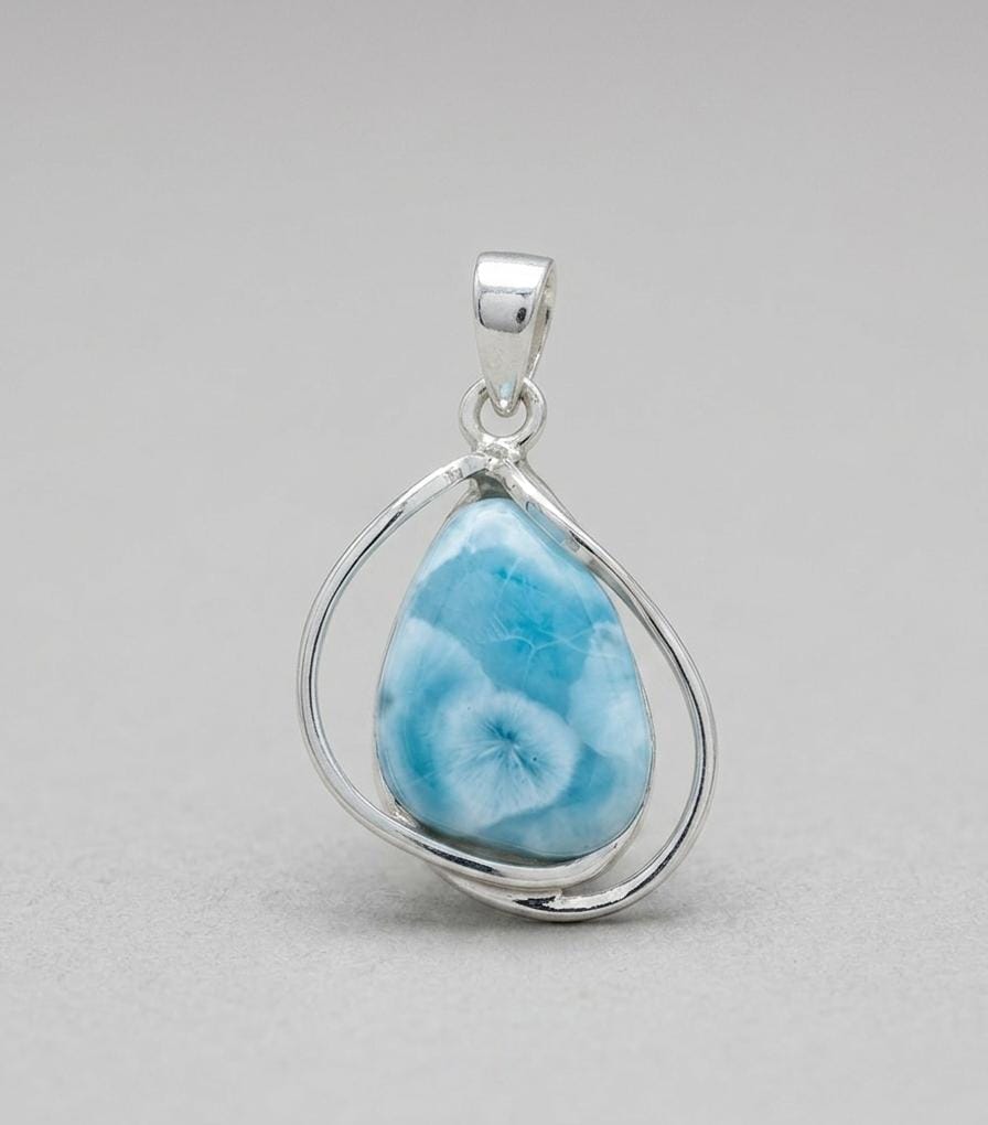 Ciondolo goccia Larimar su argento dettaglio