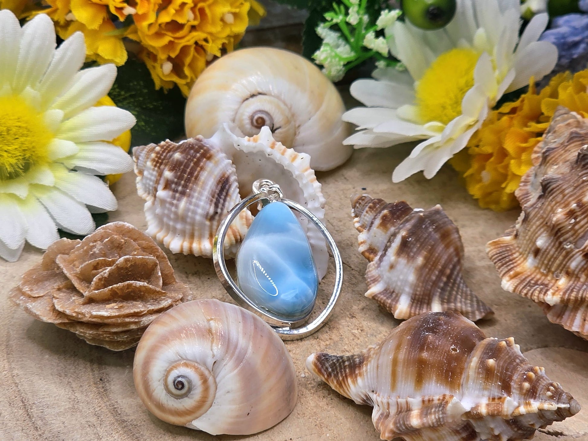 Ciondolo goccia in Larimar su argento dettaglio
