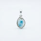 Ciondolo goccia mini Larimar naturale su argento dettaglio 