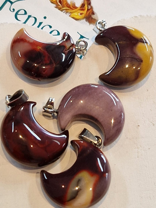 Ciondolo luna Mookaite naturale