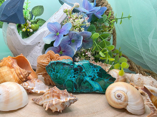 Fetta di malachite levigata naturale