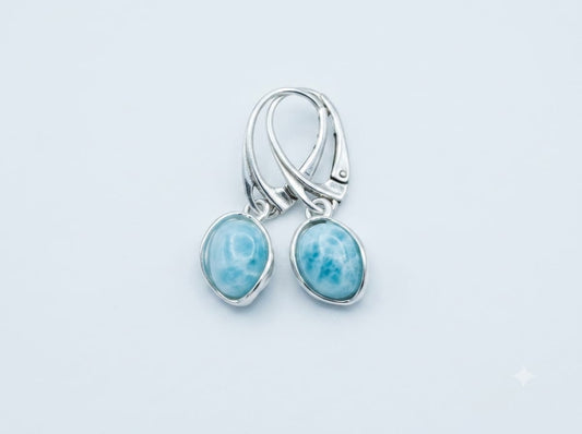 Orecchini pendenti ovali in Larimar naturale su argento dettaglio