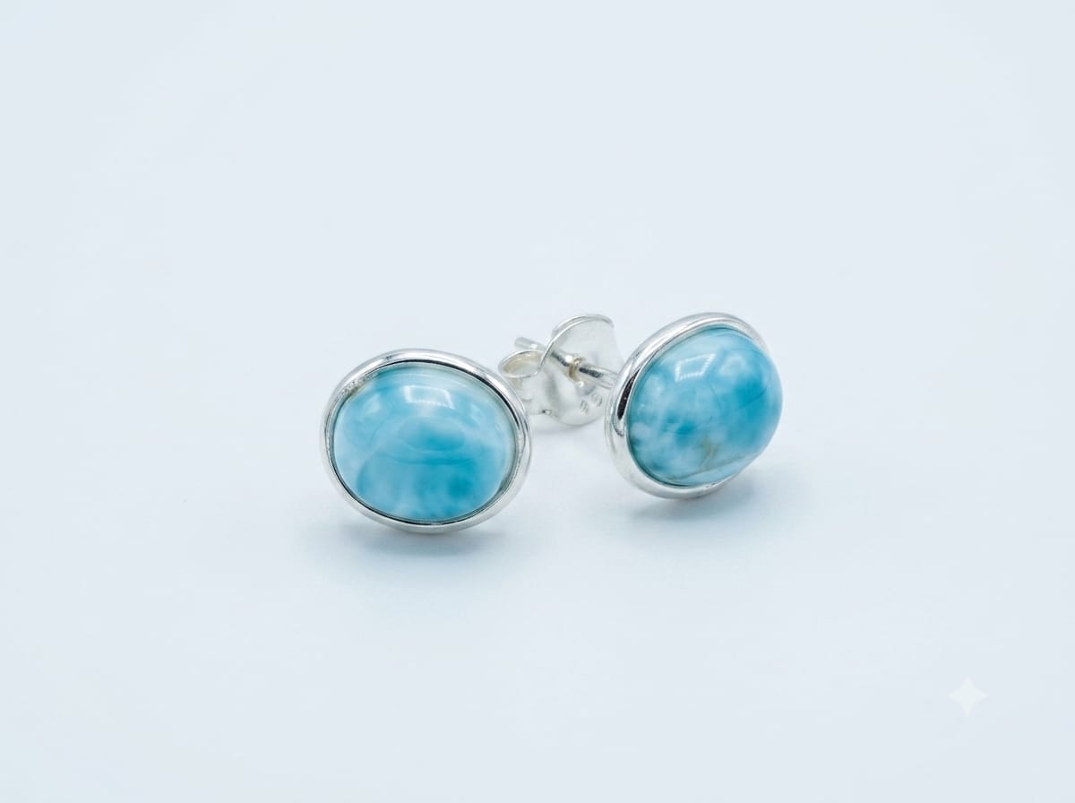 Orecchini perno in Larimar naturale su argento dettaglio 