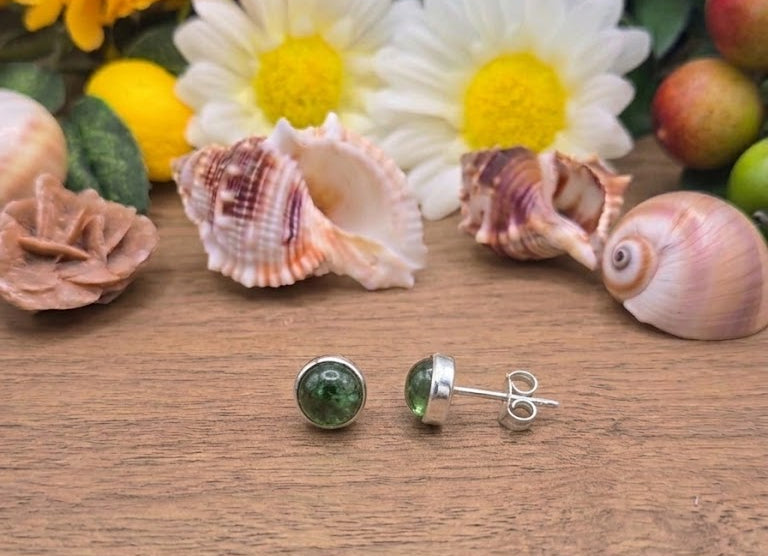 Orecchini tondi Tormalina verde naturale e argento