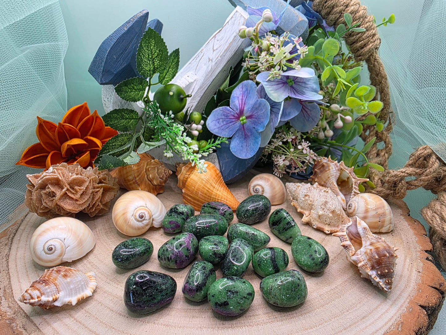 Zoisite con rubino pietra naturale burattata