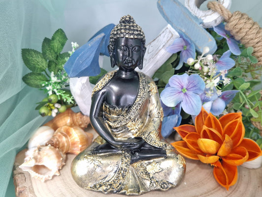 Statua di Buddha vestito oro