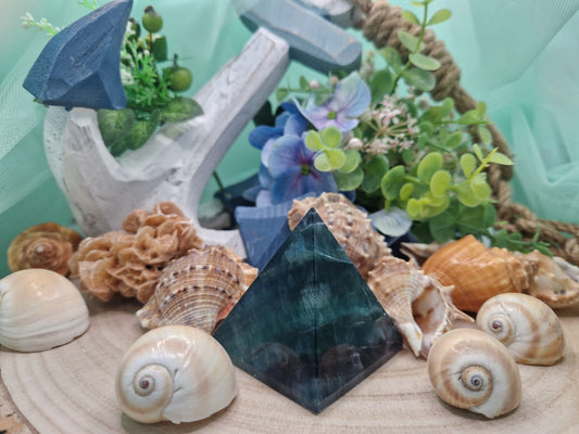 Piramide Fluorite pietra naturale