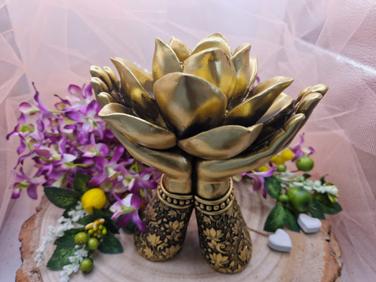 Portasfera due mani con fiore di loto color oro