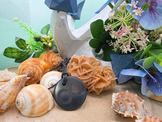 Ciondolo infinito Shungite pietra naturale