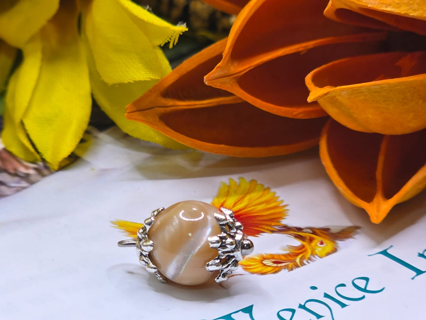 Ciondolo sfera madreperla 'Su Coccu'