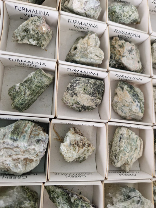 Tormalina Verde grezza pietra naturale