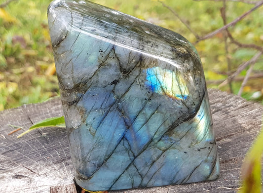 Labradorite forma libera