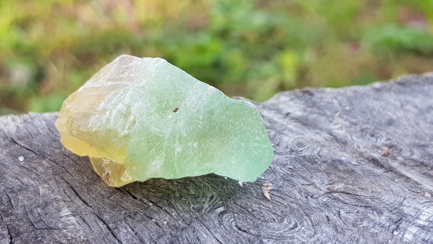 Calcite grezza verde media